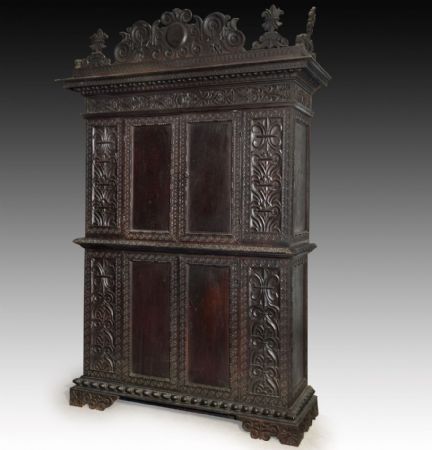 Importante mueble farnesiano de dos cuerpos Emilia, Parma del siglo XVII
    