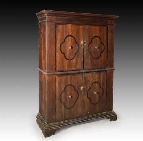 Rare cabinet à quatre portes Emilia - Modena Sec XVII
    