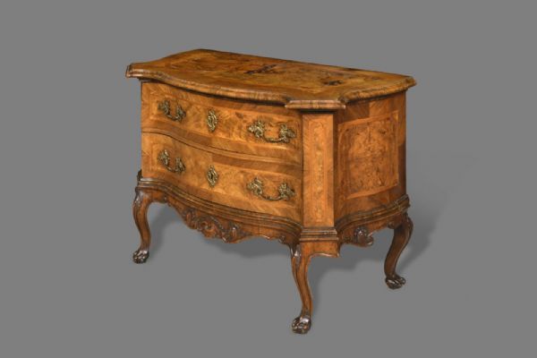 Commode élégante Emilia - Vénétie XVIIIe siècle
    