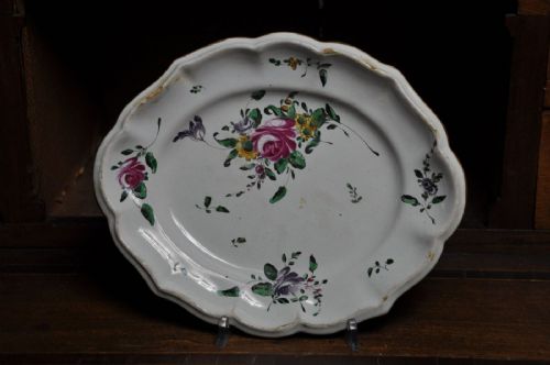 Flat oval shaped Pesaro decorum rose Sec. XVIII