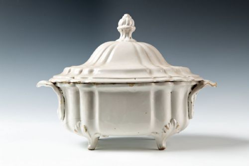 Rare Sassuolo soup tureen, Dallari manufacture