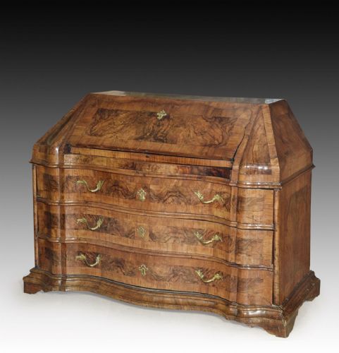 Elegant Emilia - Modena flap cabinet, 18th century