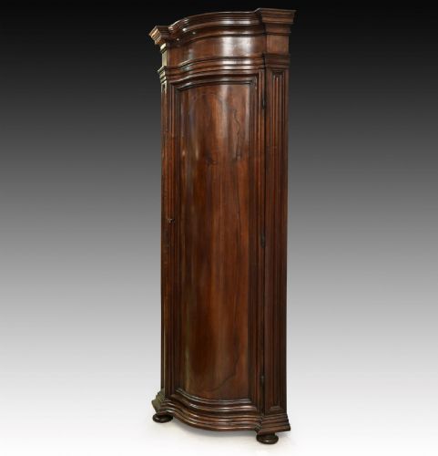 Important Lombardy-Veneto corner cabinet, 17th-18th century