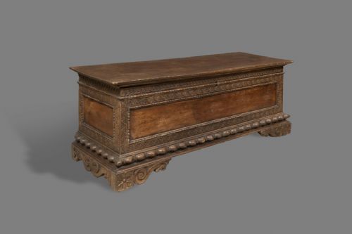 Important 17th century Parma chest