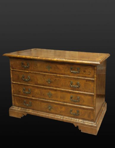 commode de style Emilia (Modena-Reggio) Sec. XVII
    