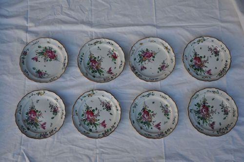 Set von acht Platten Pesaro Sec. XVIII Decor Rose
