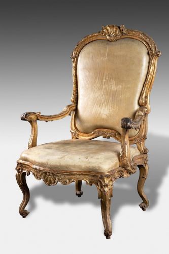 Sessel aus geschnitztem und vergoldetem Holz aus dem 18. Jahrhundert
    